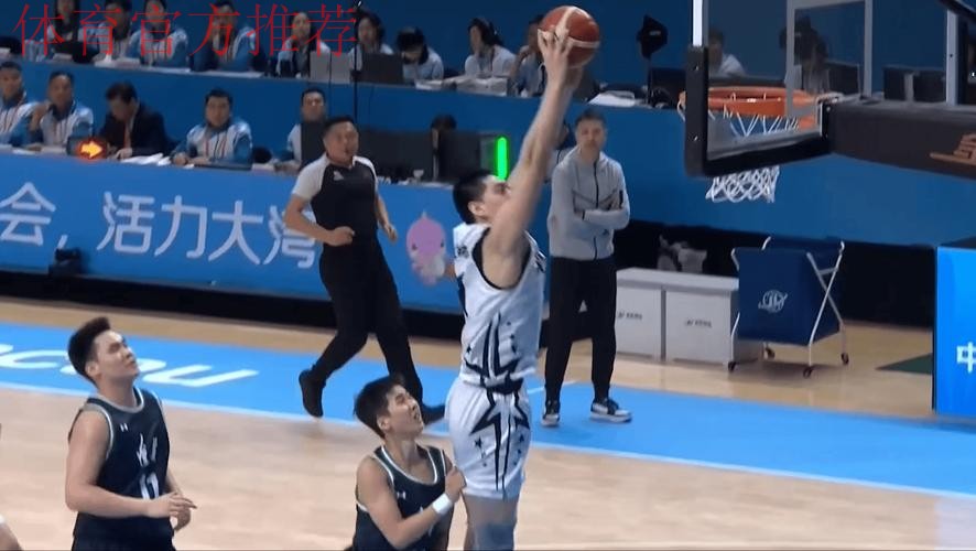 大胜辽宁33分！广东U18男篮挺进四强，潜力中锋完胜同龄人
