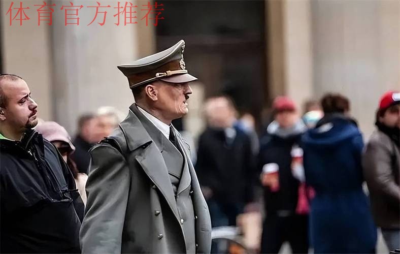 球员庆祝时跳广告牌 掉到1层楼高的深坑：希特勒在任时德国人挖的